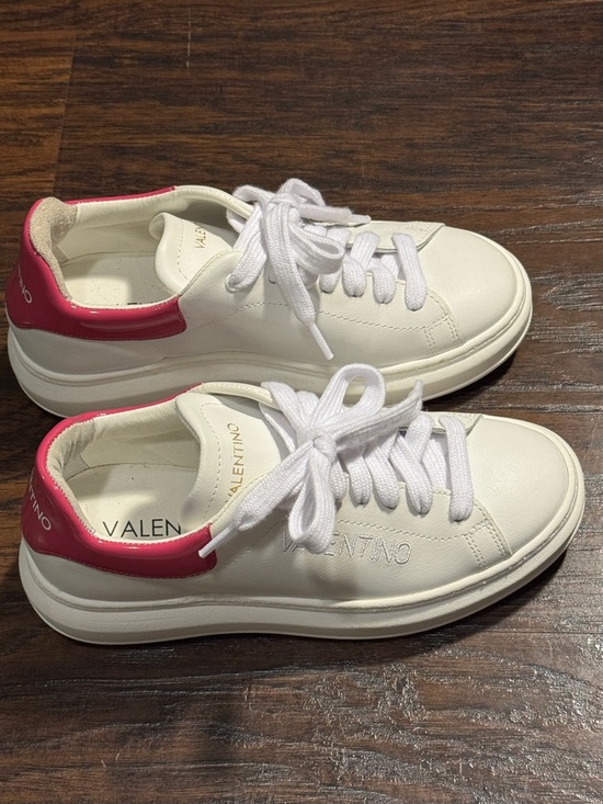 Valentino White Leather Low-Top Sneakers with Pink Heel Tab, Like New, Sz 7 - Picture 3 of 16